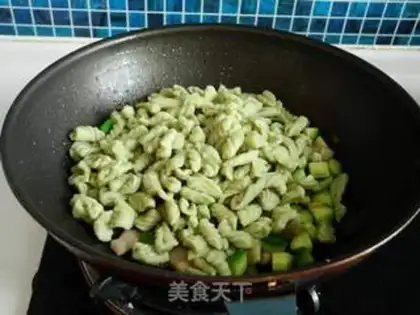 Make stir-fried cat noodles step 6