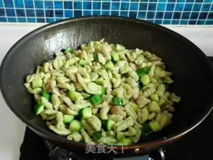 Make stir-fried cat noodles step 7