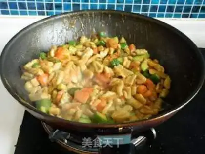 Make stir-fried cat noodles step 10