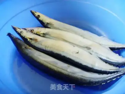 Make Saury in tomato sauce step 0