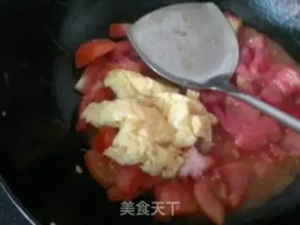 Make tomato scrambled eggs step 7