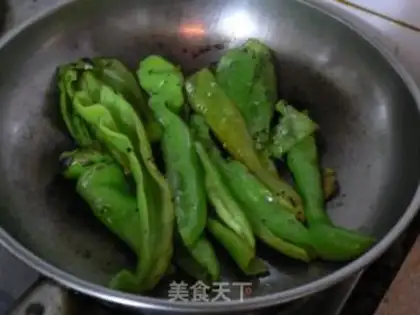 Make Sweet and sour tiger skin and green pepper step 2
