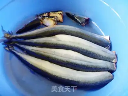 Make Saury in tomato sauce step 2