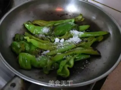Make Sweet and sour tiger skin and green pepper step 3