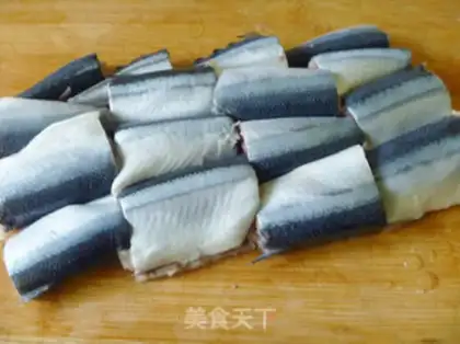 Make Saury in tomato sauce step 3