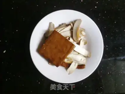 Make stir-fried dried bean curd with rice straw step 1
