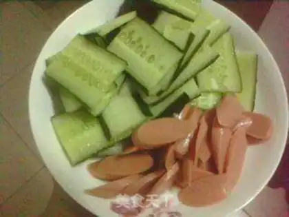 Make stir-fried ham with cucumber step 1
