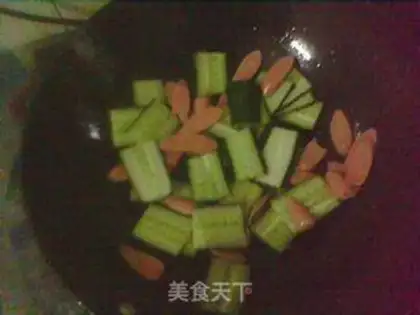 Make stir-fried ham with cucumber step 2