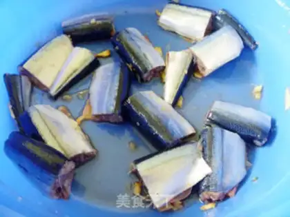 Make Saury in tomato sauce step 4