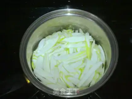 Make stir-fried dried bean curd with rice straw step 3