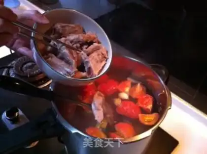 Make Balsam pear and tomato ribs soup step 4