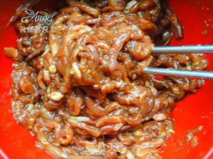 Make Shredded pork in Beijing sauce step 2