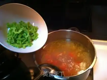 Make Balsam pear and tomato ribs soup step 5