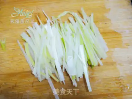 Make Shredded pork in Beijing sauce step 3