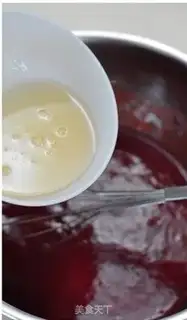 Make Strawberry yogurt ice cream step 1