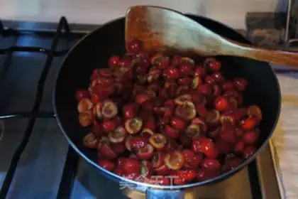 Make cherry jam step 14