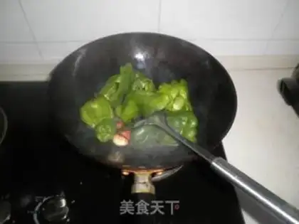 Make stir-fried chili with carrot step 4