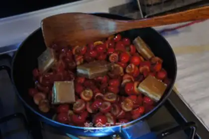 Make cherry jam step 15