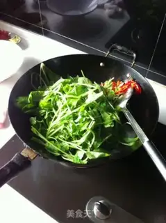 Make stir-fried radish seedlings step 2