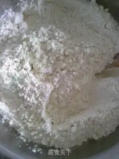Make sesame paste rolls step 1