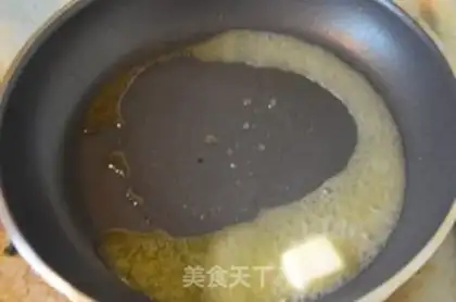 Make ham and cheese omelet step 2