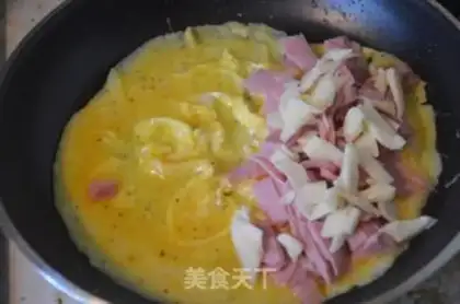 Make ham and cheese omelet step 4