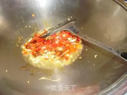 Make stir-fried clams with spicy sauce step 3
