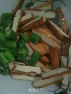 Make Dried bean curd with green pepper step 0