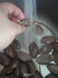Make Stewed clam with tomato and red step 0