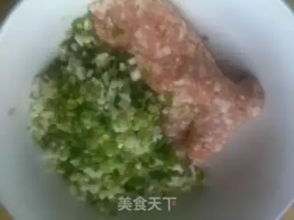 Make Fresh meat and chive wonton step 2