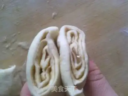 Make sesame paste rolls step 14