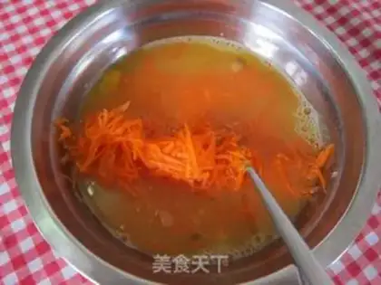 Make Fried eggs with shredded radish step 3