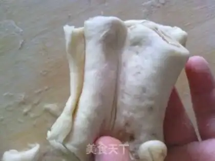 Make sesame paste rolls step 15