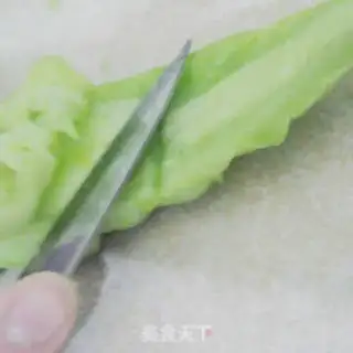 Make Iced emerald gourd salad step 1