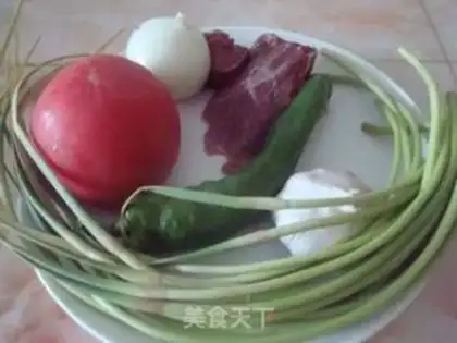 Make Mixed noodles with garlic sprouts step 0