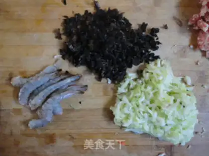 Make Steamed dumplings with fresh shrimp and pork step 3