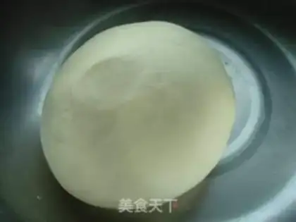 Make Mixed noodles with garlic sprouts step 1