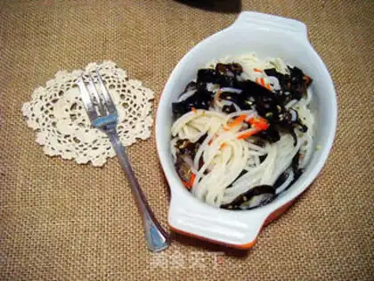 Make Rice noodles with cold salad step 1