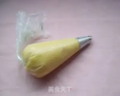 Make Vanilla flower cookies step 5