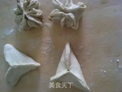 Make sesame paste rolls step 21