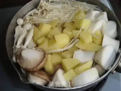 Make Fragrant mushroom soup step 1