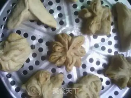 Make sesame paste rolls step 22
