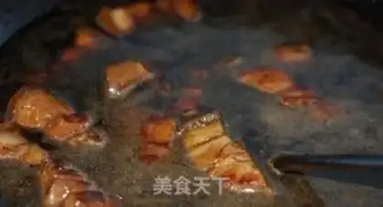 Make Shuixiang gluten roast pork step 4