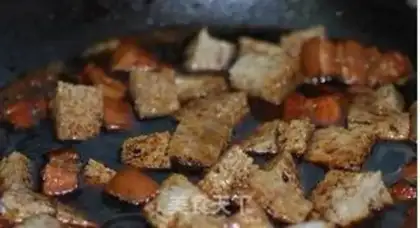 Make Shuixiang gluten roast pork step 5
