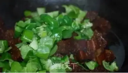 Make Shuixiang gluten roast pork step 6