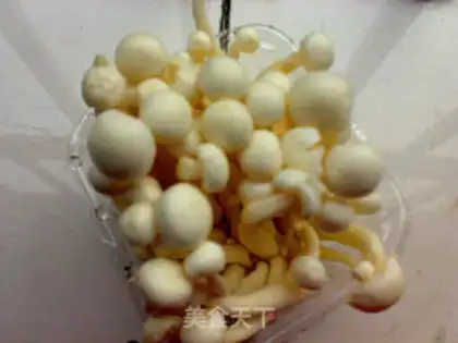 Make Fried pork slices with white mushroom step 0