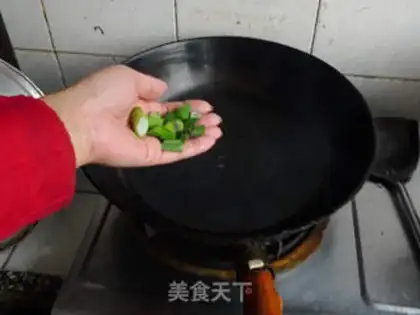 Make stir-fried rapeseed with sausage step 2