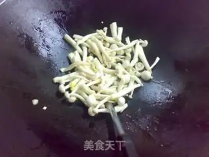 Make Fried pork slices with white mushroom step 4