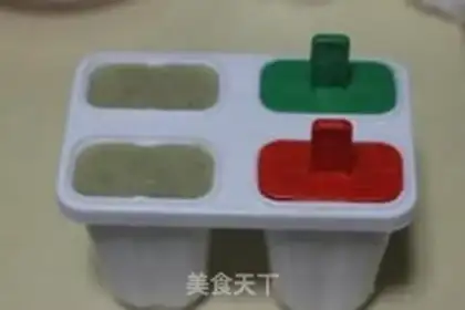 Make Banana yogurt popsicles step 4