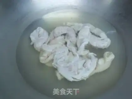 Make Pickled vegetables, ginger and onion, pig intestine step 1